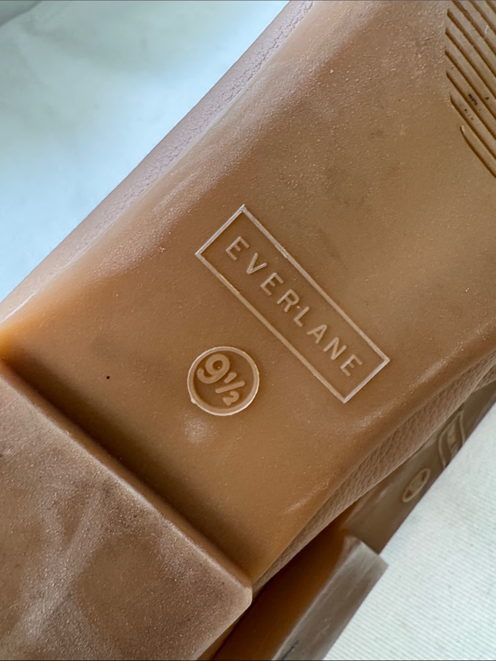 Everlane The Italian Leather Day Glove in Caramel - Picture 11 of 11